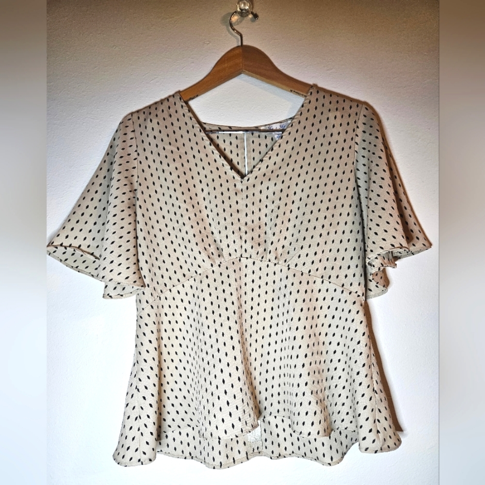She + Sky Large Diamond Dotted Pattern Flounce Peplum Blouce Top